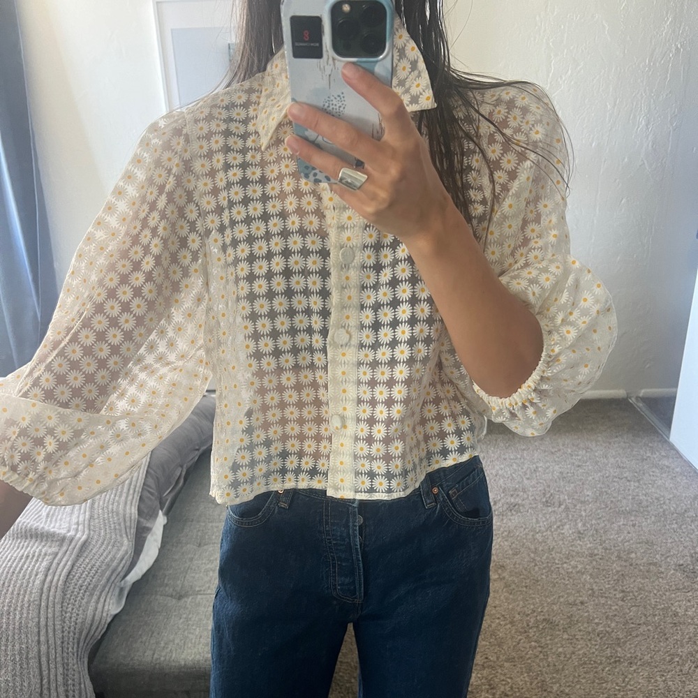 The cutest summery daisy top from Zara